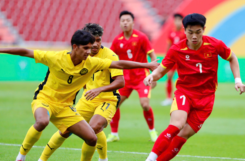 Siêu phẩm phút bù giờ của Đình Bắc gây tiếng vang trên trang chủ AFC